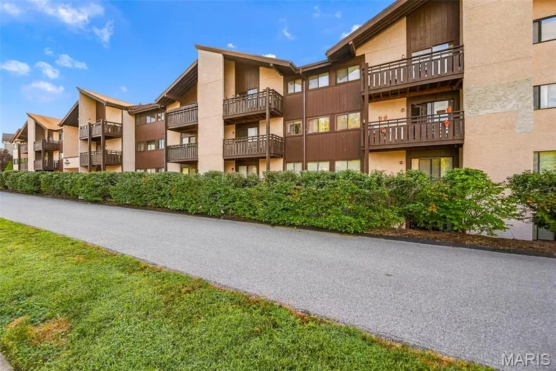 1465 Heritage Landing #401, St Charles, MO 63303 — listing photo 32 of 33