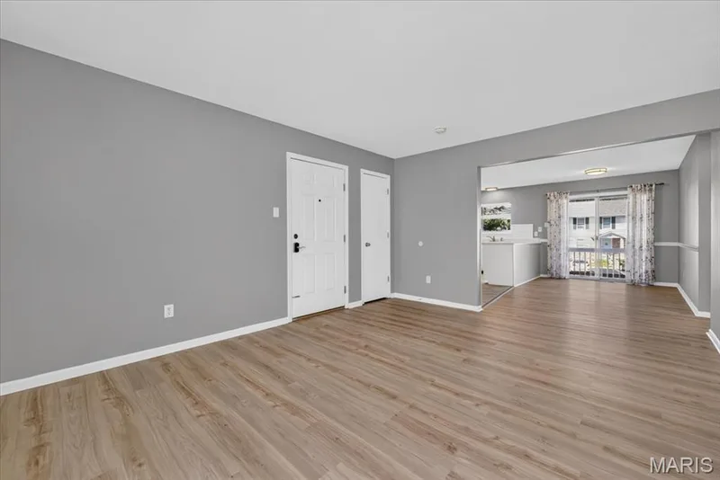Spacious living room w/coat closet is open to the breakfast room — 885 Delray Drive #H, St Peters, MO 63376