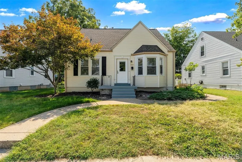 1165 Jackson Street, St Charles, MO — listing photo 1