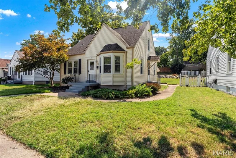 1165 Jackson Street, St Charles, MO 63301 — listing photo 3 of 35
