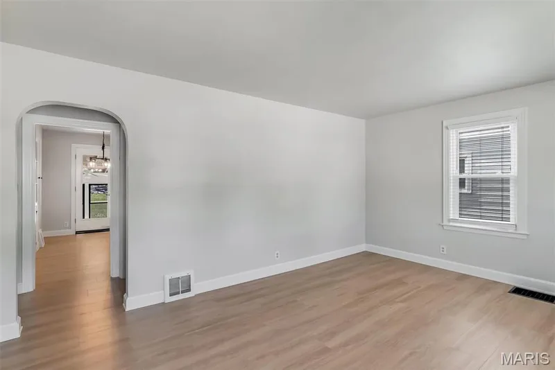 1165 Jackson Street, St Charles, MO 63301 — listing photo 5 of 35