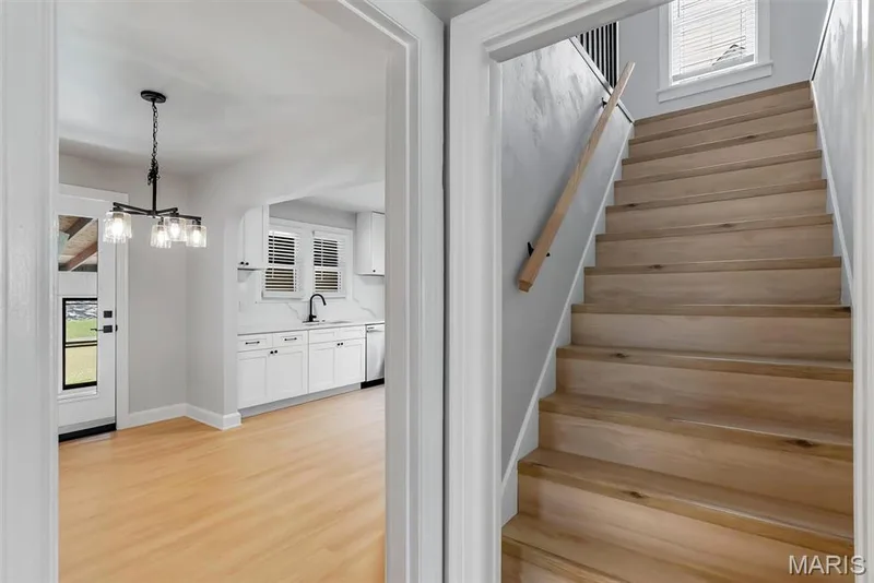 1165 Jackson Street, St Charles, MO 63301 — listing photo 6 of 35