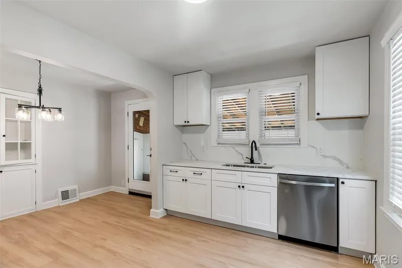 1165 Jackson Street, St Charles, MO 63301 — listing photo 10 of 35