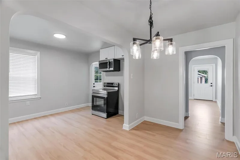 1165 Jackson Street, St Charles, MO 63301 — listing photo 11 of 35