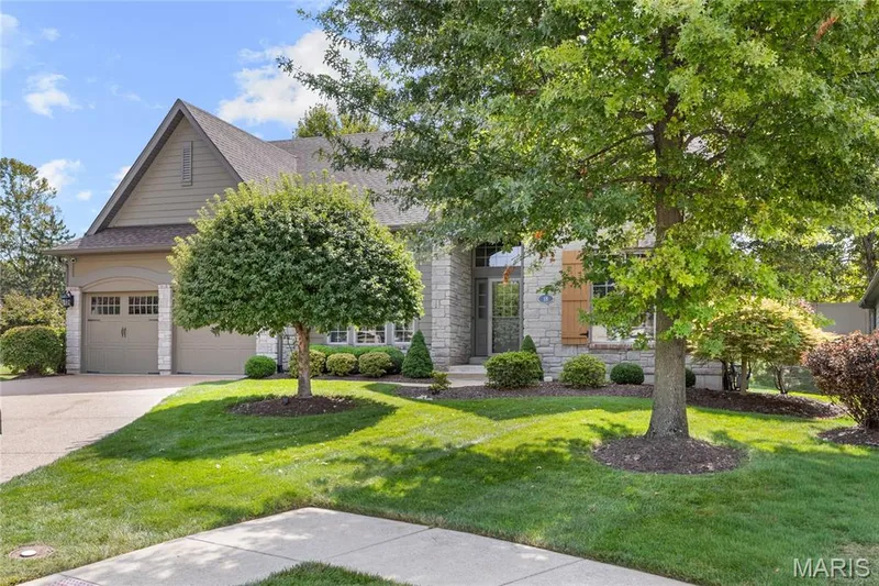 18 Maryells Way, St Charles, MO 63303 — listing photo 2 of 7