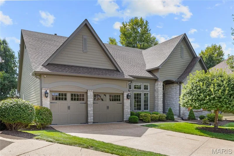18 Maryells Way, St Charles, MO 63303 — listing photo 3 of 7