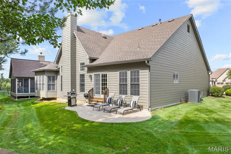 18 Maryells Way, St Charles, MO 63303 — listing photo 5 of 7