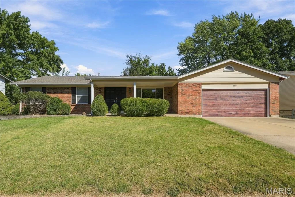 2908 Westminister Drive, St Charles, MO 63301 — listing photo 1 of 25
