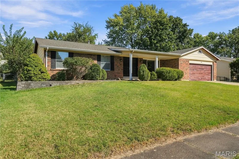 2908 Westminister Drive, St Charles, MO 63301 — listing photo 2 of 25