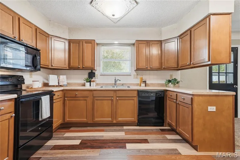 2908 Westminister Drive, St Charles, MO 63301 — listing photo 10 of 25