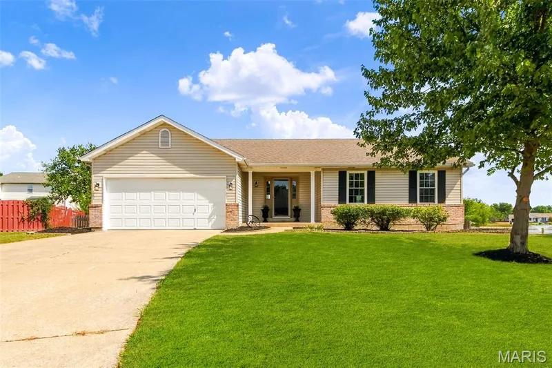 7 Town Cryer Court, O'Fallon, MO 63366 — listing photo 2 of 56