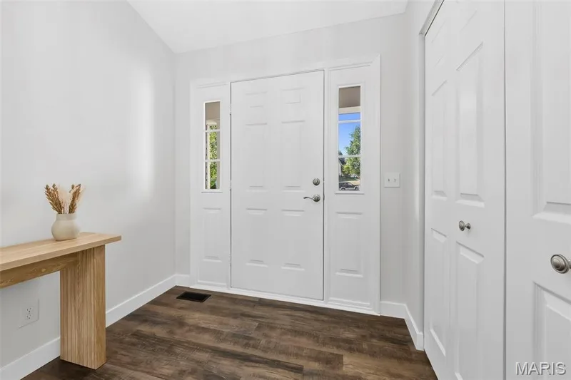 7 Town Cryer Court, O'Fallon, MO 63366 — listing photo 5 of 56