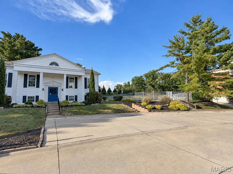 Clubhouse and pool — 15631 Hedgeford Court #9, Chesterfield, MO 63017