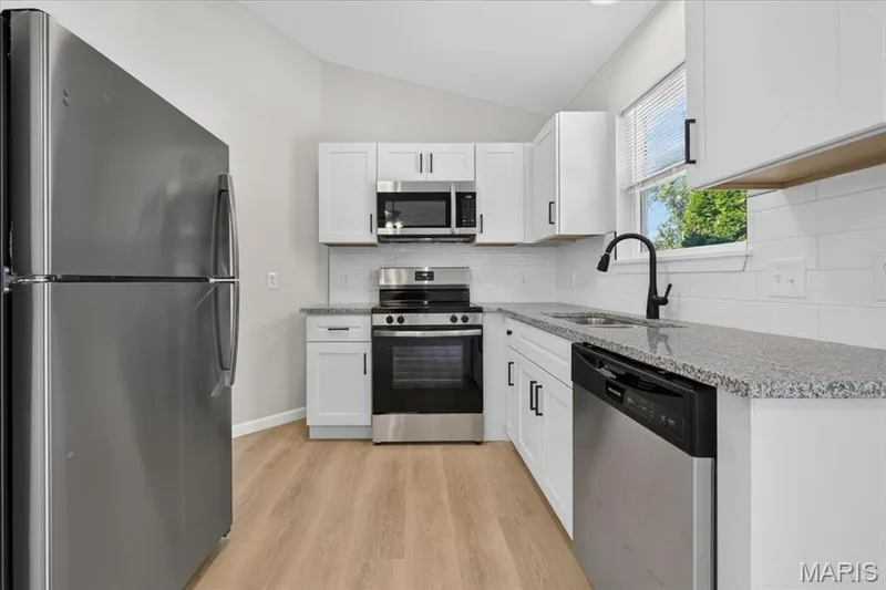 Updated and fully equipped kitchen with new SS appliances, all included — 1540 Batters Box Drive, O'Fallon, MO 63366
