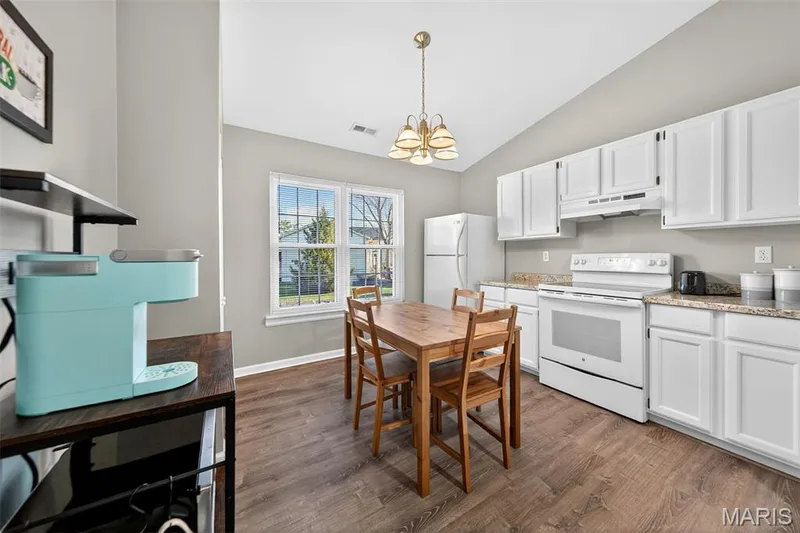 929 Sugar Lake Court #7, St Peters, MO 63376 — listing photo 3 of 24