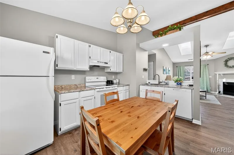 929 Sugar Lake Court #7, St Peters, MO 63376 — listing photo 5 of 24