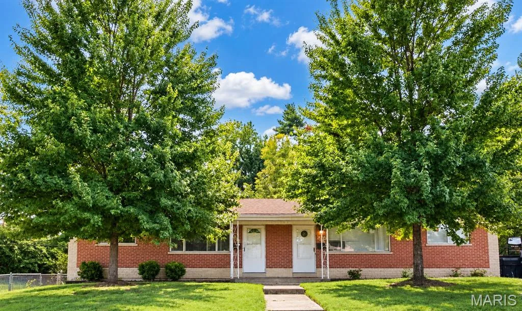 414-416 S. Cadillac Dr — 414-416 S Cadillac Drive, St Charles, MO 63301