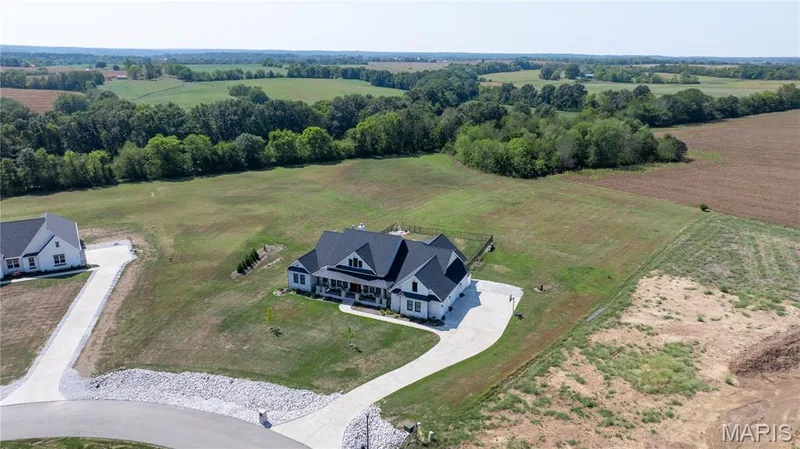 129 Lonesome Dove Way, Foristell, MO 63348 — listing photo 2 of 40