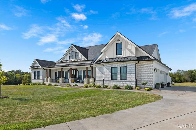 129 Lonesome Dove Way, Foristell, MO 63348 — listing photo 3 of 40