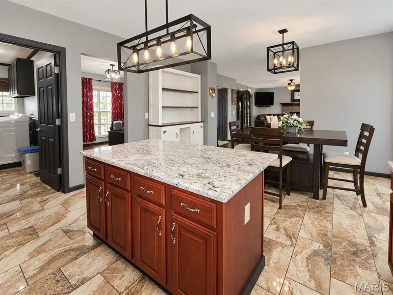 2548 Autumn Fields Lane, Wentzville, MO 63385 — listing photo 7 of 34