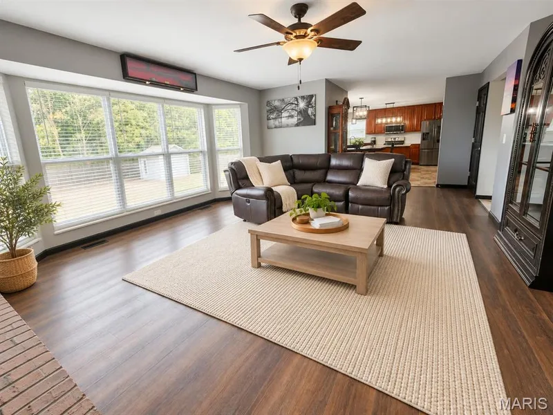 Spacious living area — 2548 Autumn Fields Lane, Wentzville, MO 63385