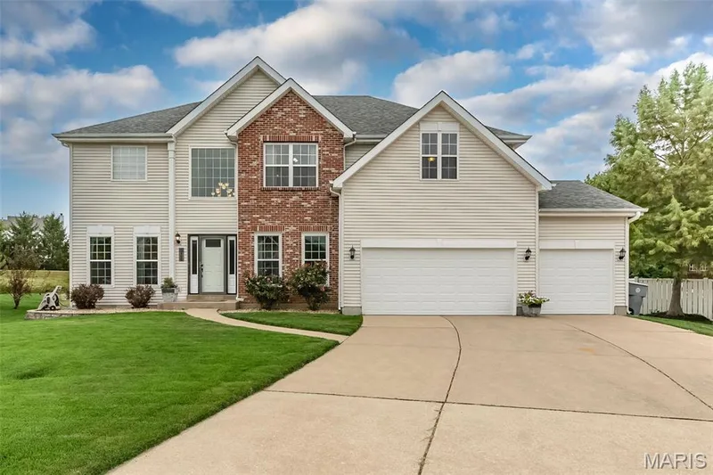 472 Brookhaven Court, O'Fallon, MO β listing photo 1