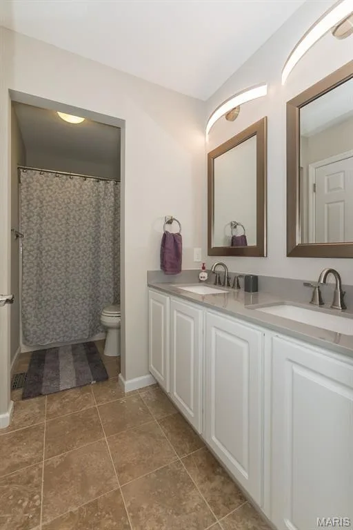 UL Hall Bath — 472 Brookhaven Court, O'Fallon, MO 63368
