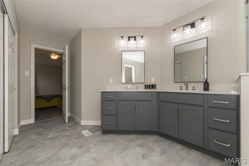 Great bathroom design with double vanity — 472 Brookhaven Court, O'Fallon, MO 63368