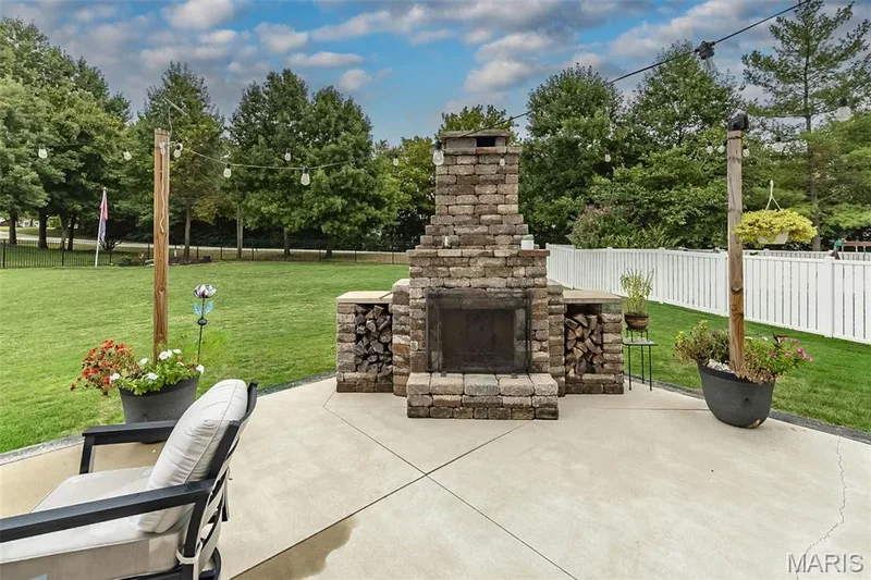 Get ready to entertain in this fantastic yard! — 472 Brookhaven Court, O'Fallon, MO 63368