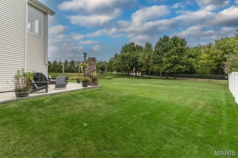 Endless possibilities in this massive yard! — 472 Brookhaven Court, O'Fallon, MO 63368