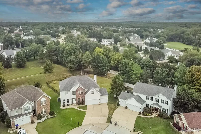 Close to EVERYTHING! — 472 Brookhaven Court, O'Fallon, MO 63368