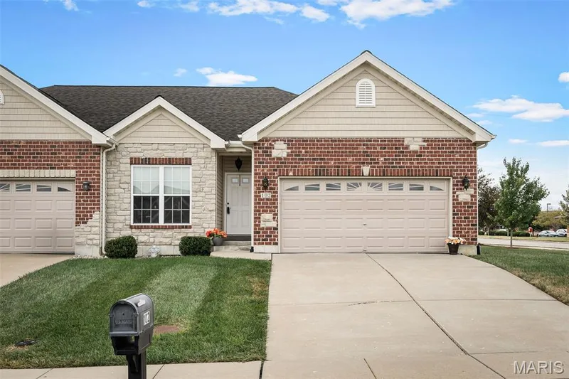 102 Savannah Terrace, Wentzville, MO — listing photo 1