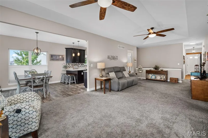 102 Savannah Terrace, Wentzville, MO 63385 — listing photo 4 of 29