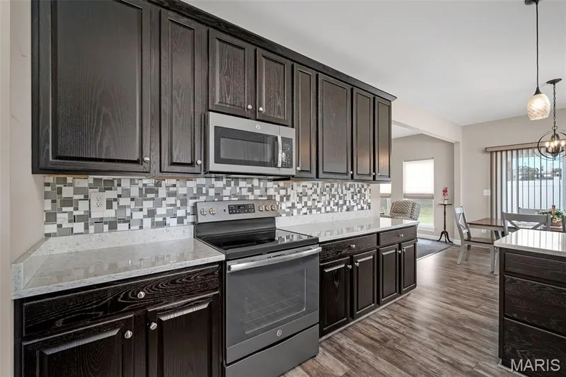 102 Savannah Terrace, Wentzville, MO 63385 — listing photo 9 of 29