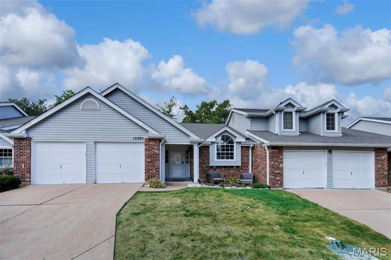 13305 Woodlake Village Court, Chesterfield, MO — listing photo 1