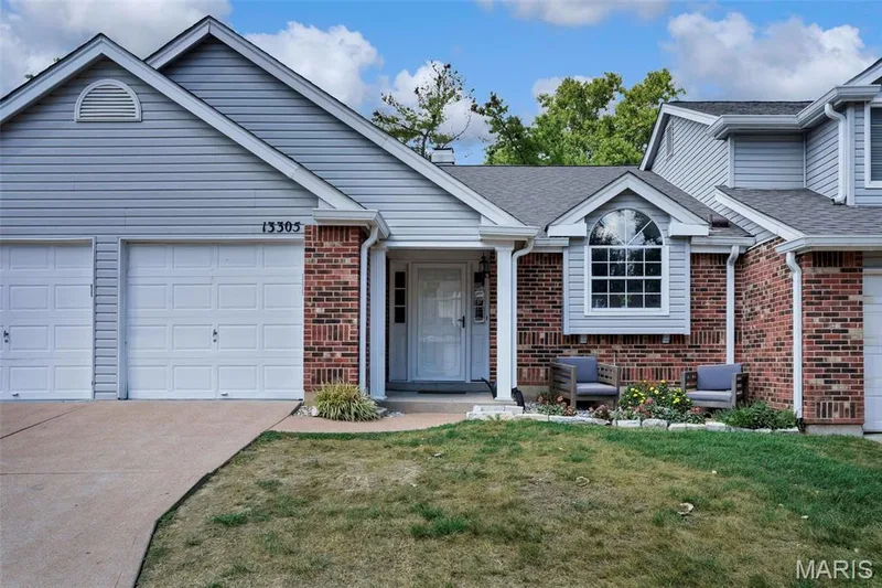 13305 Woodlake Village Court, Chesterfield, MO 63141 — listing photo 2 of 23