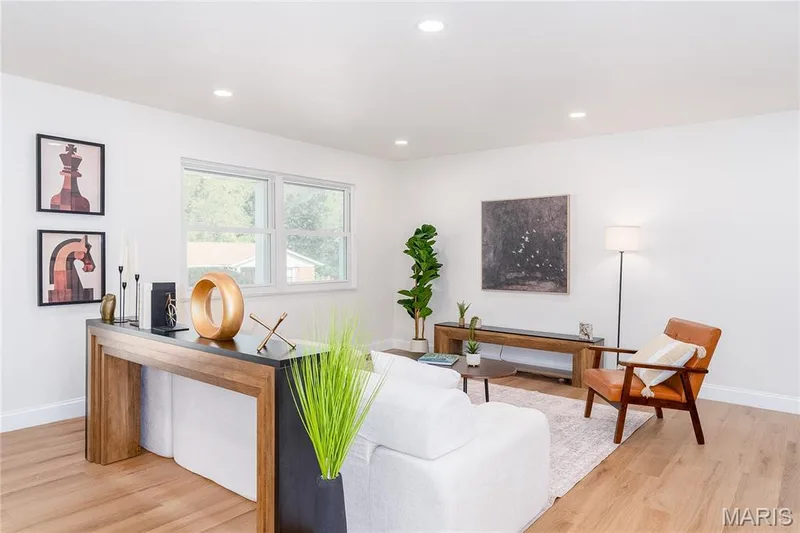 Recessed lighting illuminates wood-finish flooring — 3025 Sherwood Lane, St Charles, MO 63301