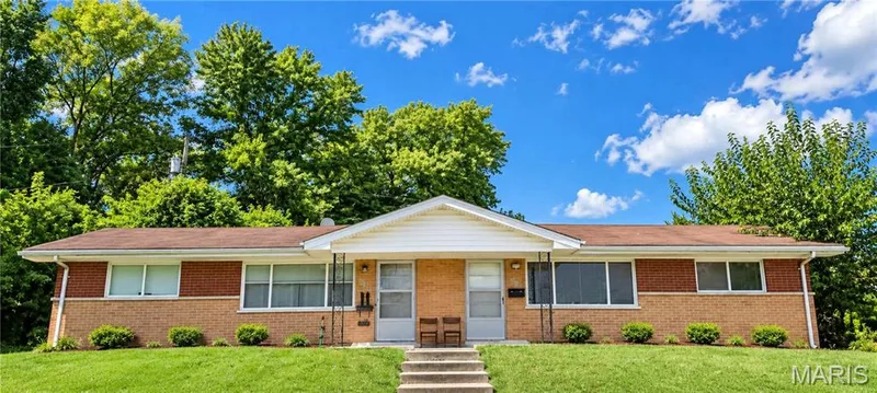 417-419 S Cadillac Drive, St Charles, MO — listing photo 1