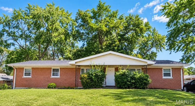 908-910 Cole Boulevard, St Charles, MO β listing photo 1