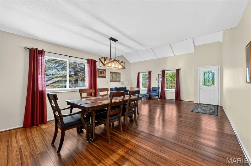Open Dining & Living w/ gorgeous Hard Wood Flooring — 25 Vicksburg Station, St Charles, MO 63303