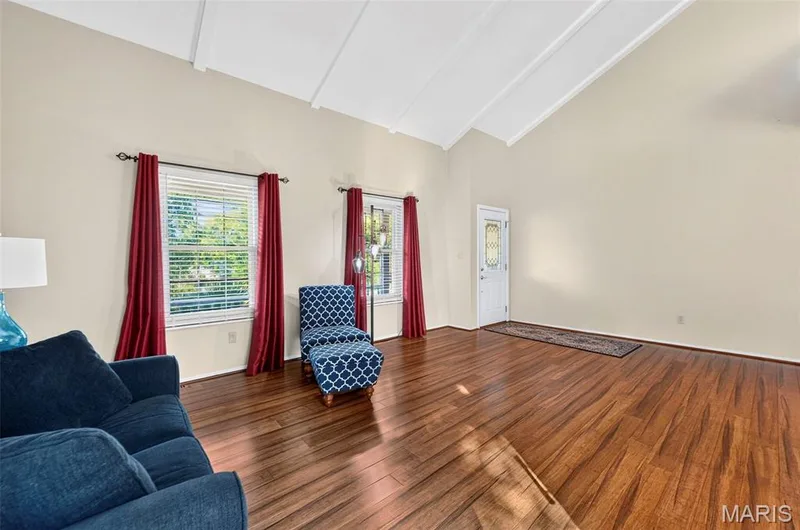 Front Living Space w/ 2 Story Entry — 25 Vicksburg Station, St Charles, MO 63303