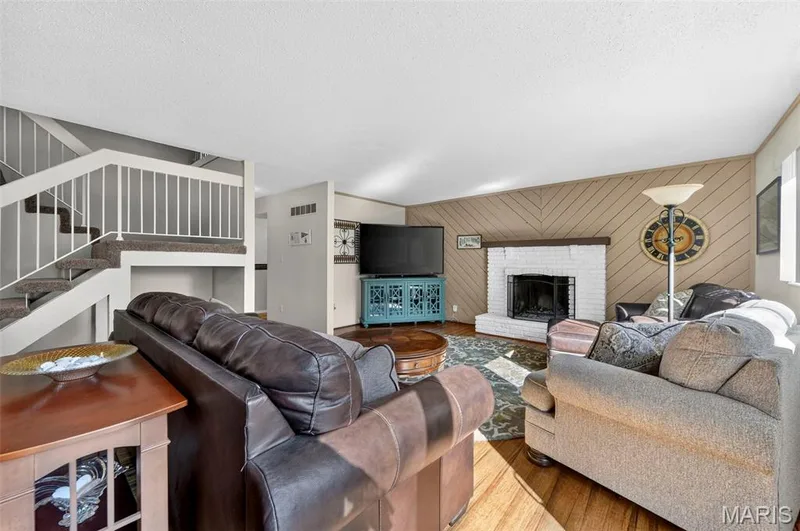 Large back living space with fireplace, wood floors, open to the kitchen & backyard access — 25 Vicksburg Station, St Charles, MO 63303