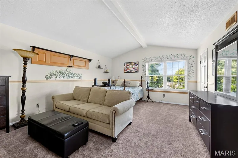 Upper Primary Bedroom with Full Bath & Walk In Closet — 25 Vicksburg Station, St Charles, MO 63303