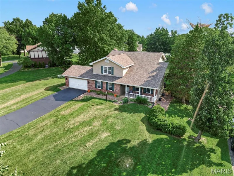 Upgraded elevation, huge front yard, long driveway & 2 car garage. — 25 Vicksburg Station, St Charles, MO 63303