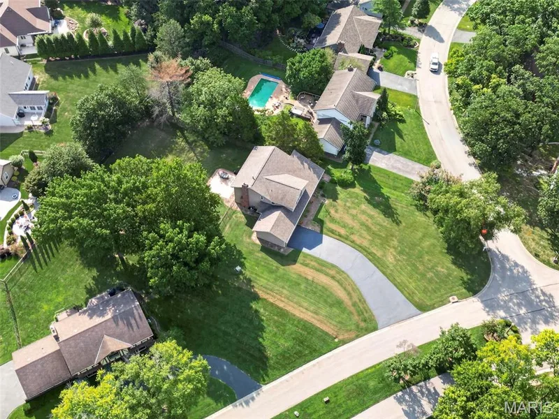Long driveway for plenty of off street parking for guests — 25 Vicksburg Station, St Charles, MO 63303