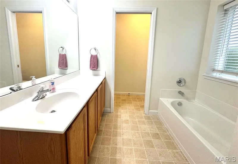 722 Wayland Drive, O'Fallon, MO 63366 — listing photo 16 of 34