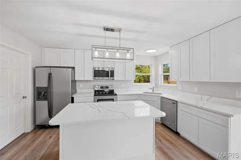 NEW 42" white shaker style cabinetry — 1014 Wake Court, Wentzville, MO 63385
