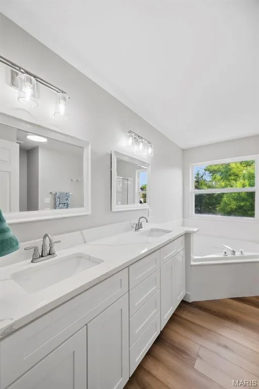 Private Bath with double bowl vanity in Owner's Suite — 1014 Wake Court, Wentzville, MO 63385