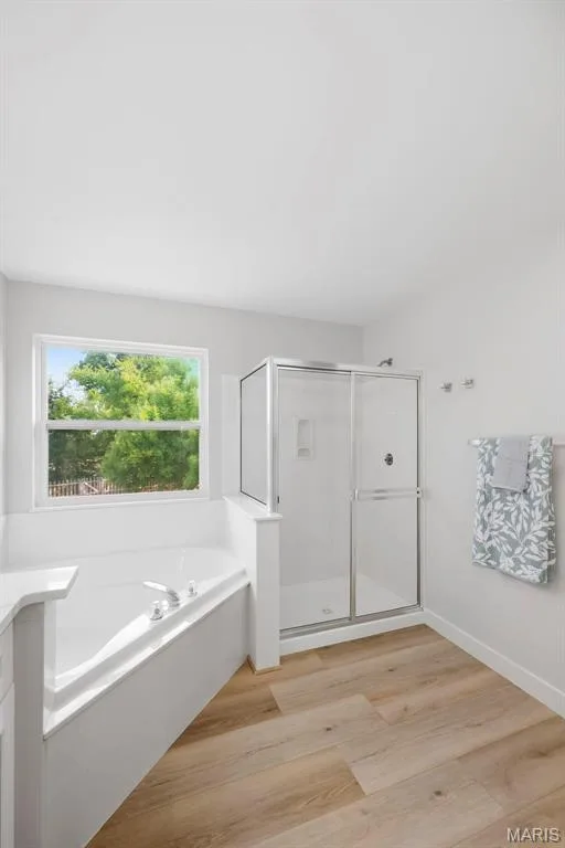 Separate Tub & Shower — 1014 Wake Court, Wentzville, MO 63385
