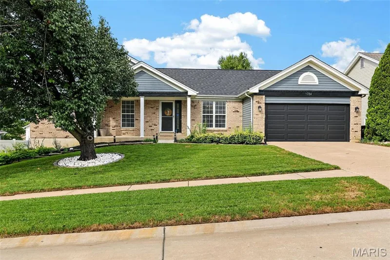 1704 Fairview Farms Circle, Wentzville, MO 63385 — listing photo 2 of 59